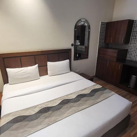 Uds Villa Scandinavian B&B - Next To Vfs Neu-Delhi Exterior foto