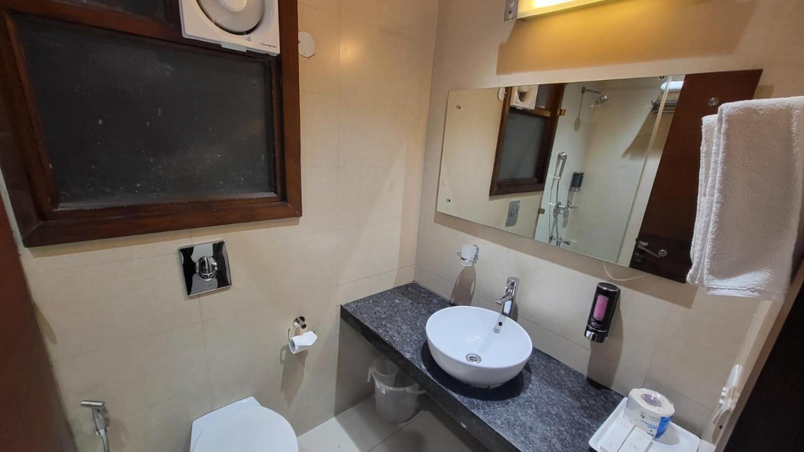 Uds Villa Scandinavian B&B - Next To Vfs Neu-Delhi Exterior foto