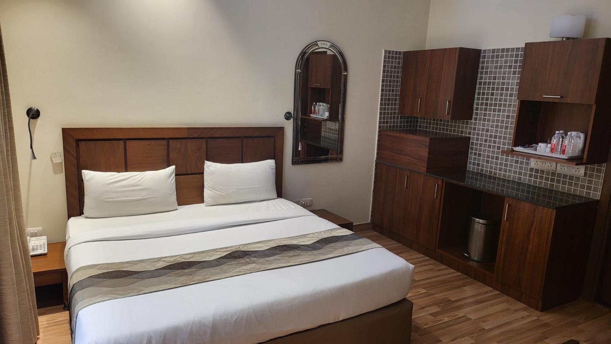 Uds Villa Scandinavian B&B - Next To Vfs Neu-Delhi Exterior foto